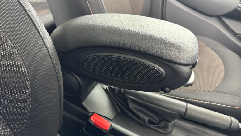 MINI Hatchback 1.5 Cooper Classic 5dr Auto [Nav Pack] Petrol Hatchback